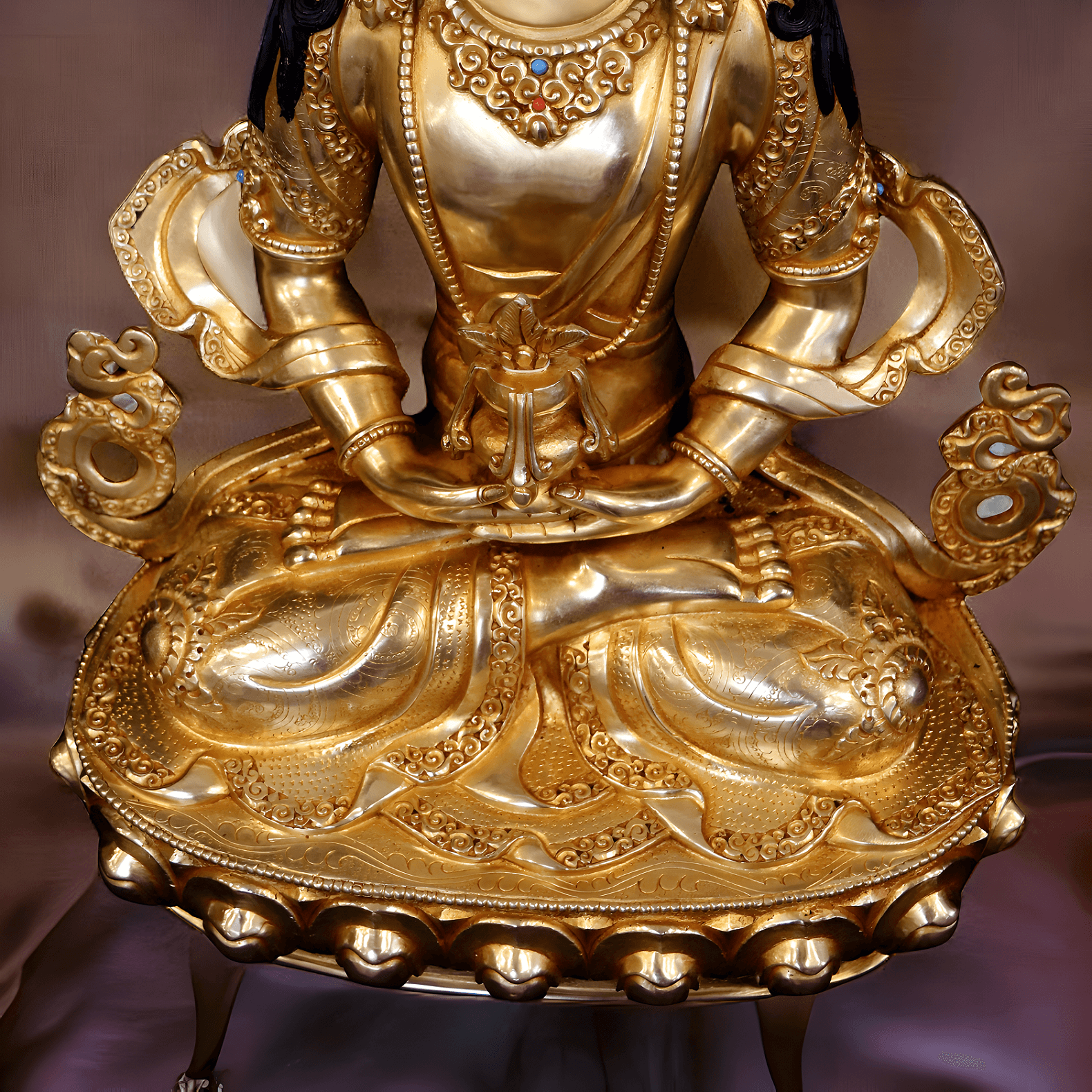 Handgefertigte und vergoldete Amitayus-Buddha-Statue (34 cm) von oben.