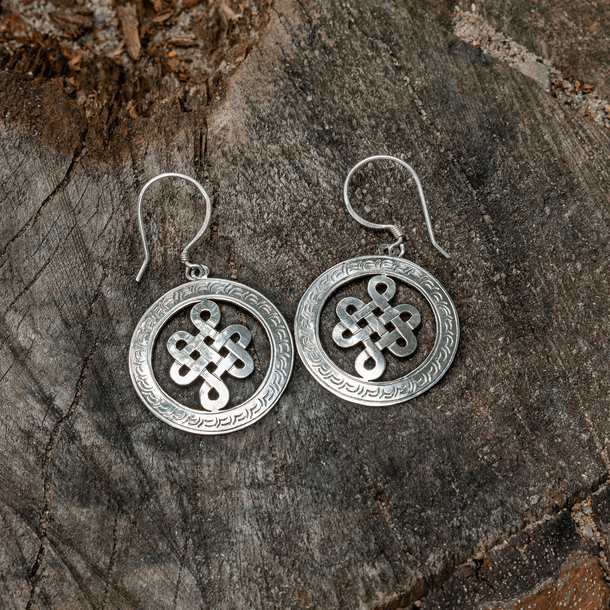 925 silver earrings - endless knot round | Handmade in Nepal