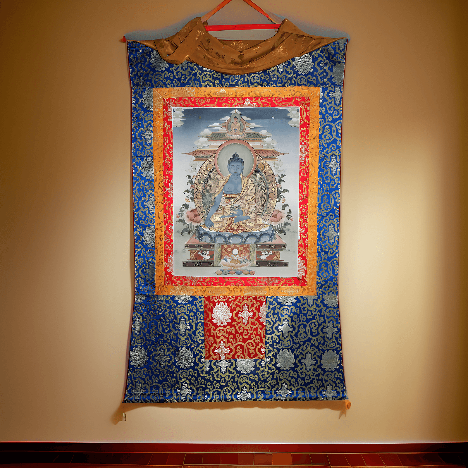 Medizin Buddha, Bhaishajyaguru - Symbol für Heilung und Erlösung. Handgemaltes Thangka aus Bhutan mit Seidenbrokat und natürlichen Mineralpigmenten.