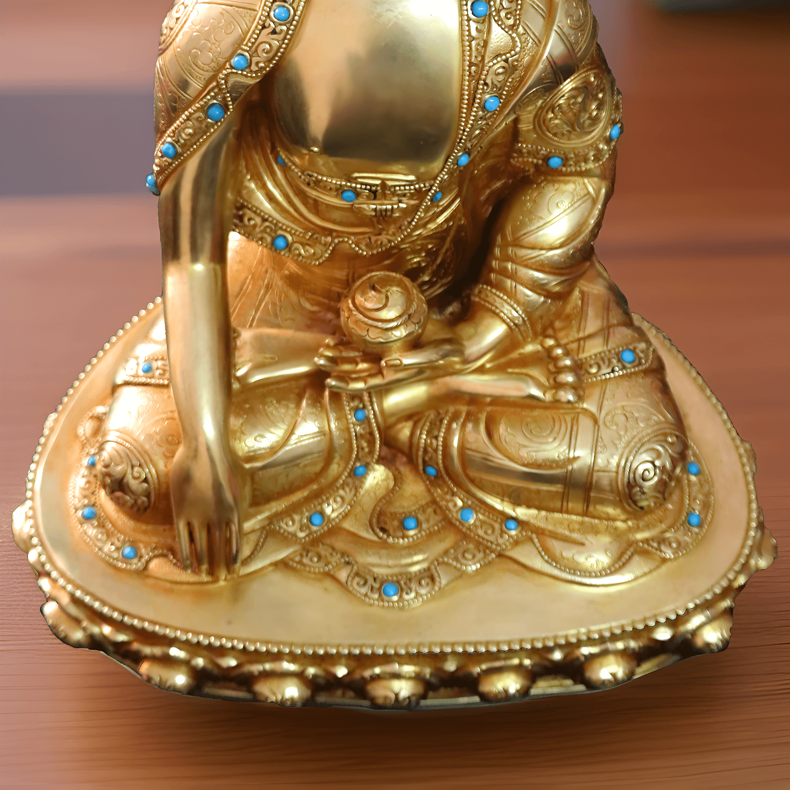 Handgefertigte und vergoldete Shakyamuni Buddha Statue (34 cm) von oben.