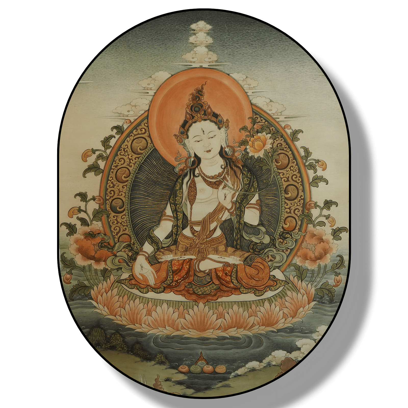 Die Weiße Tara sitzt in der Meditationshaltung (Padmasana) auf einer vollständig geöffneten Lotusblüte, die Reinheit und Erleuchtung symbolisiert. Handgemaltes Thangka aus Bhutan mit natürlichen Mineralpigmenten.